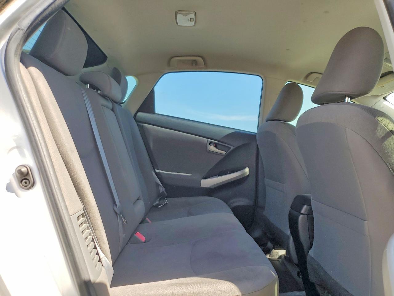 2015 TOYOTA PRIUS TWO photo 19