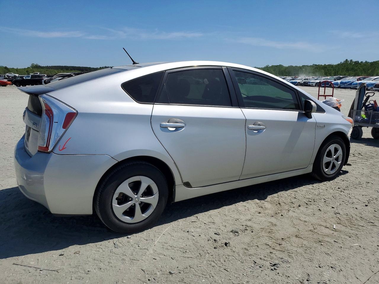 2015 TOYOTA PRIUS TWO photo 5