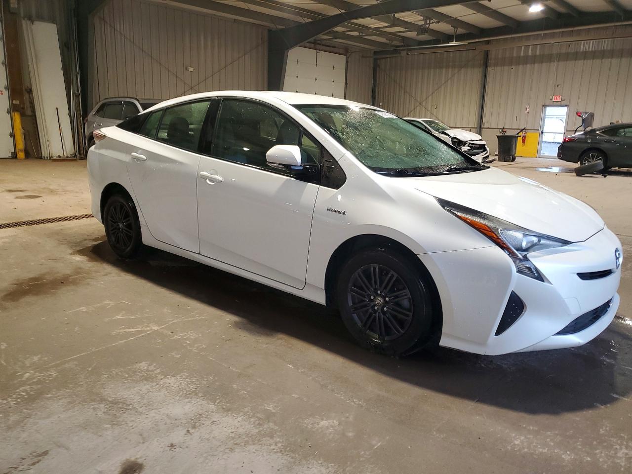 2016 TOYOTA PRIUS TWO photo 7