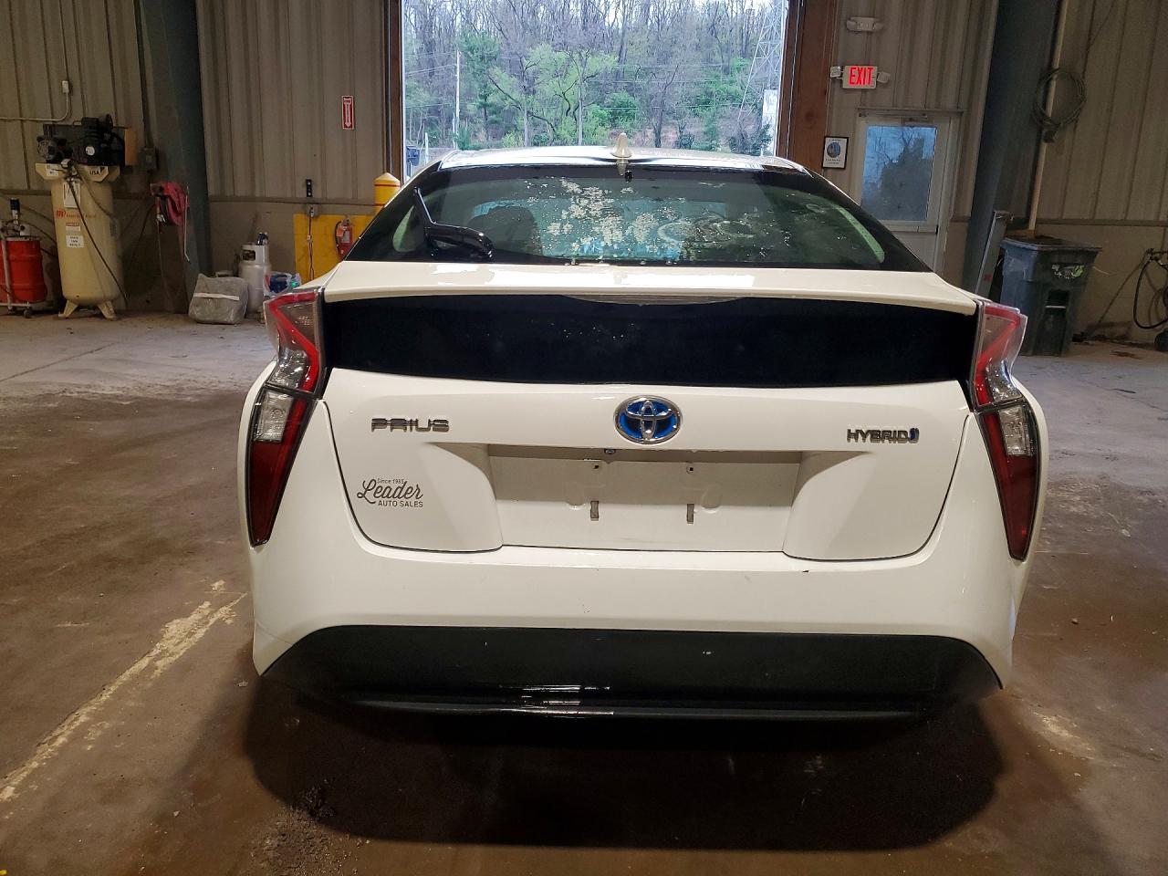 2016 TOYOTA PRIUS TWO photo 11