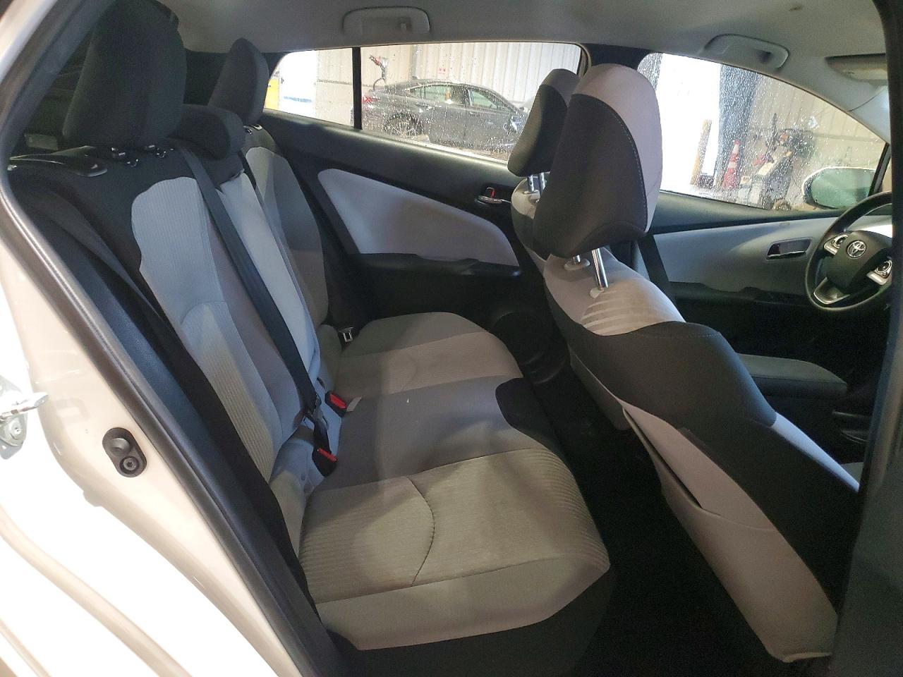 2016 TOYOTA PRIUS TWO photo 19