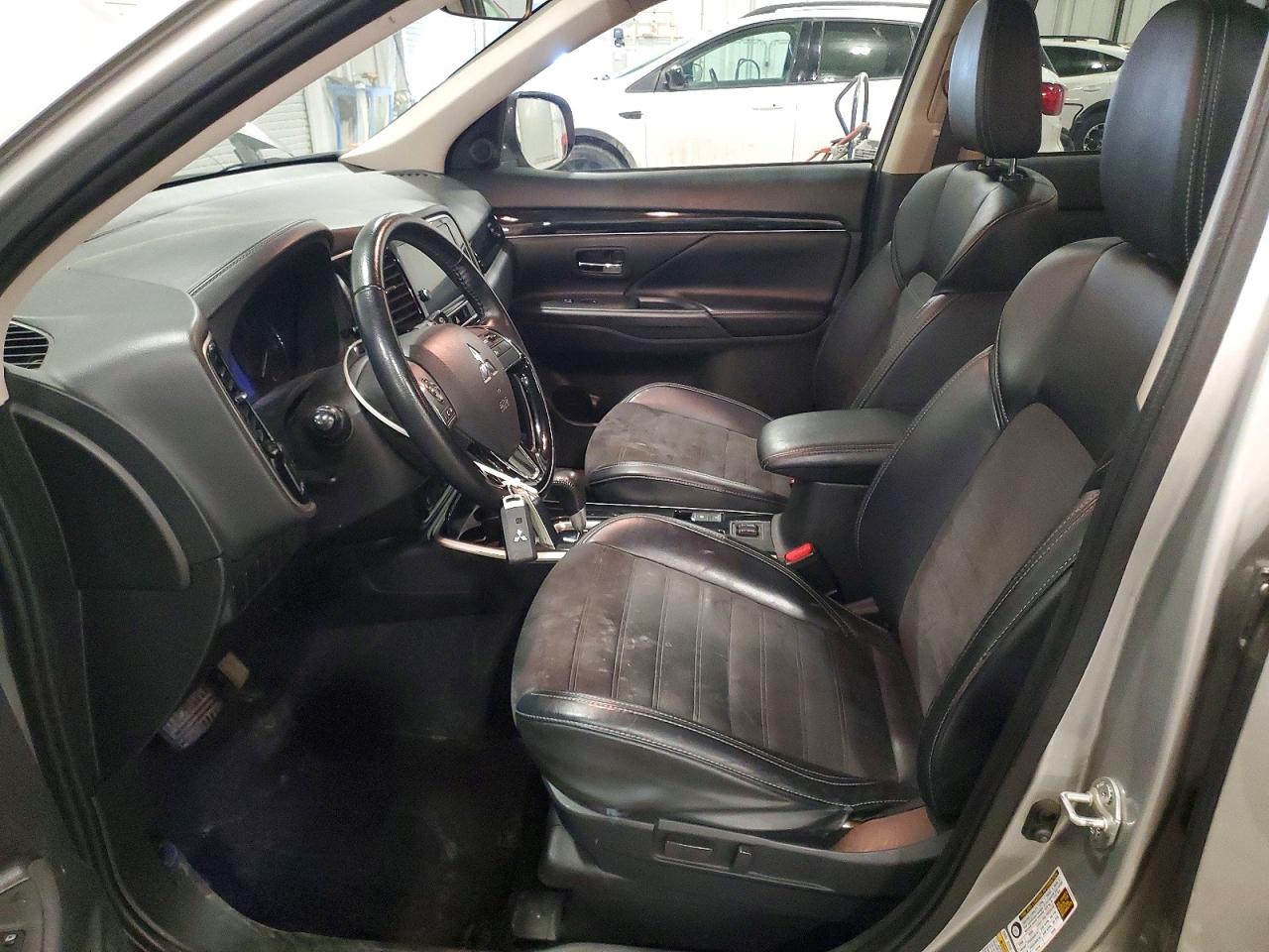 2019 MITSUBISHI OUTLANDER SE photo 19