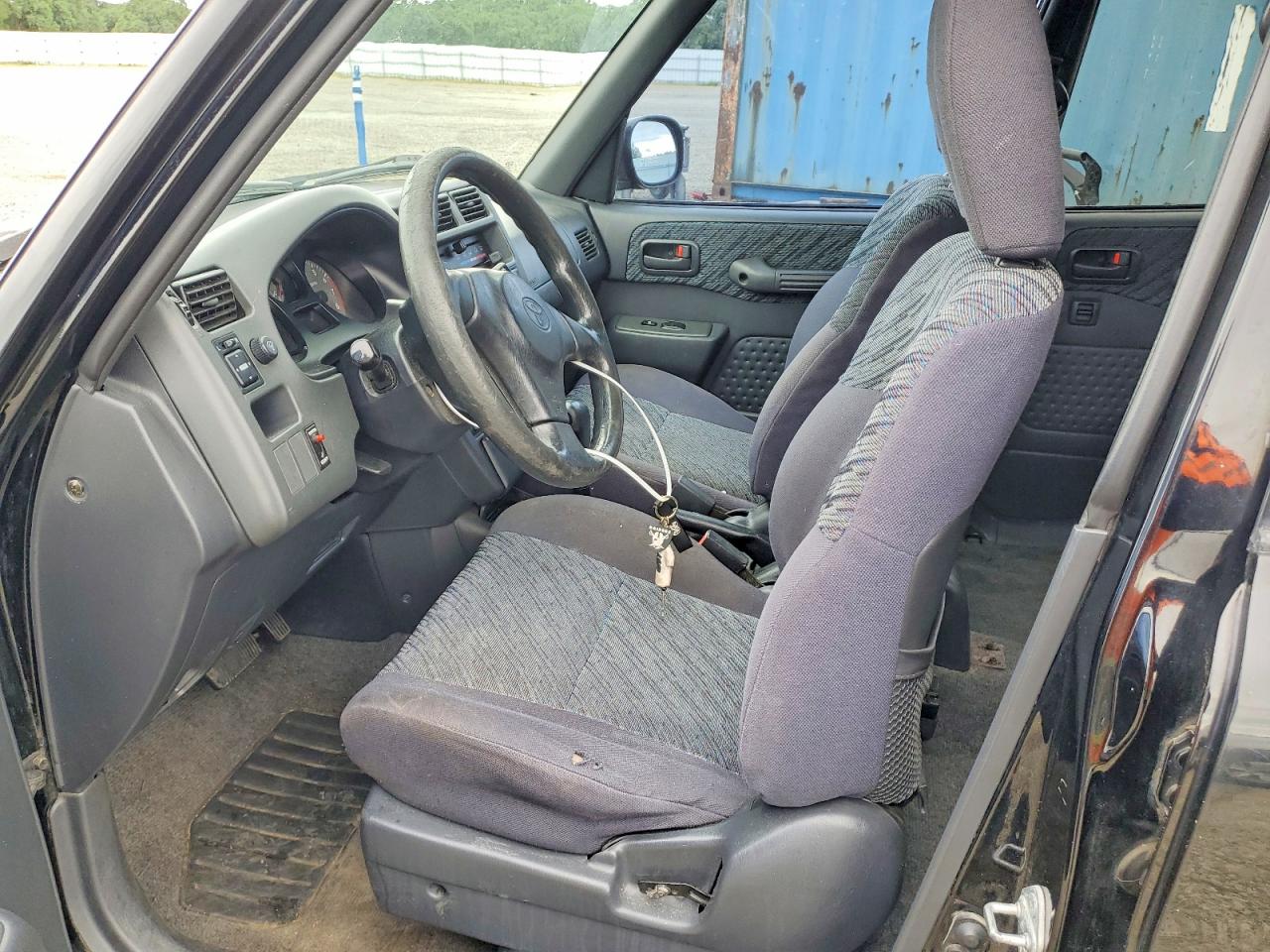 1999 TOYOTA RAV4 BASE photo 13