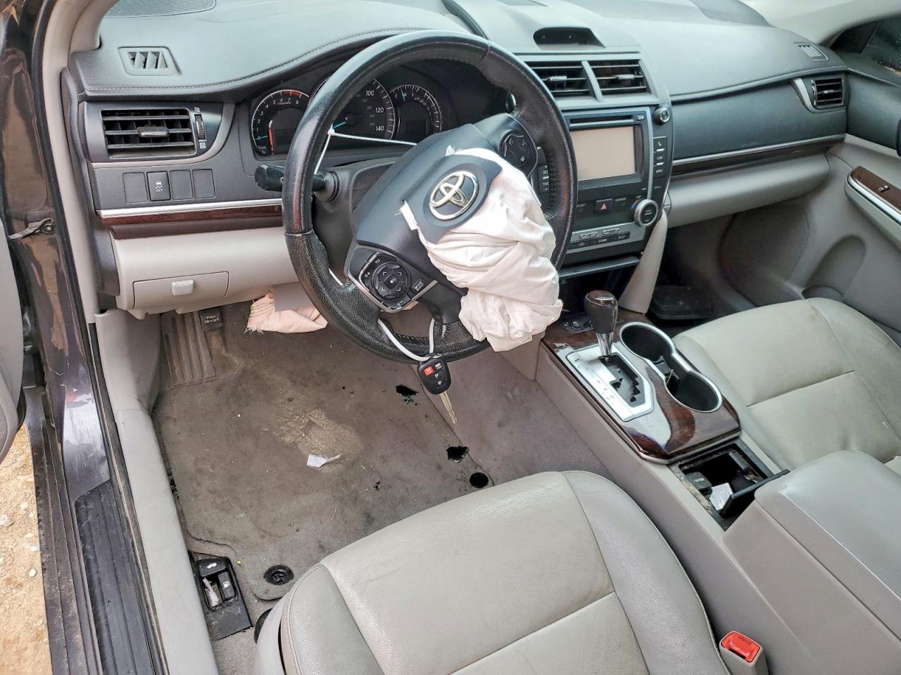 2012 TOYOTA CAMRY XLE photo 15