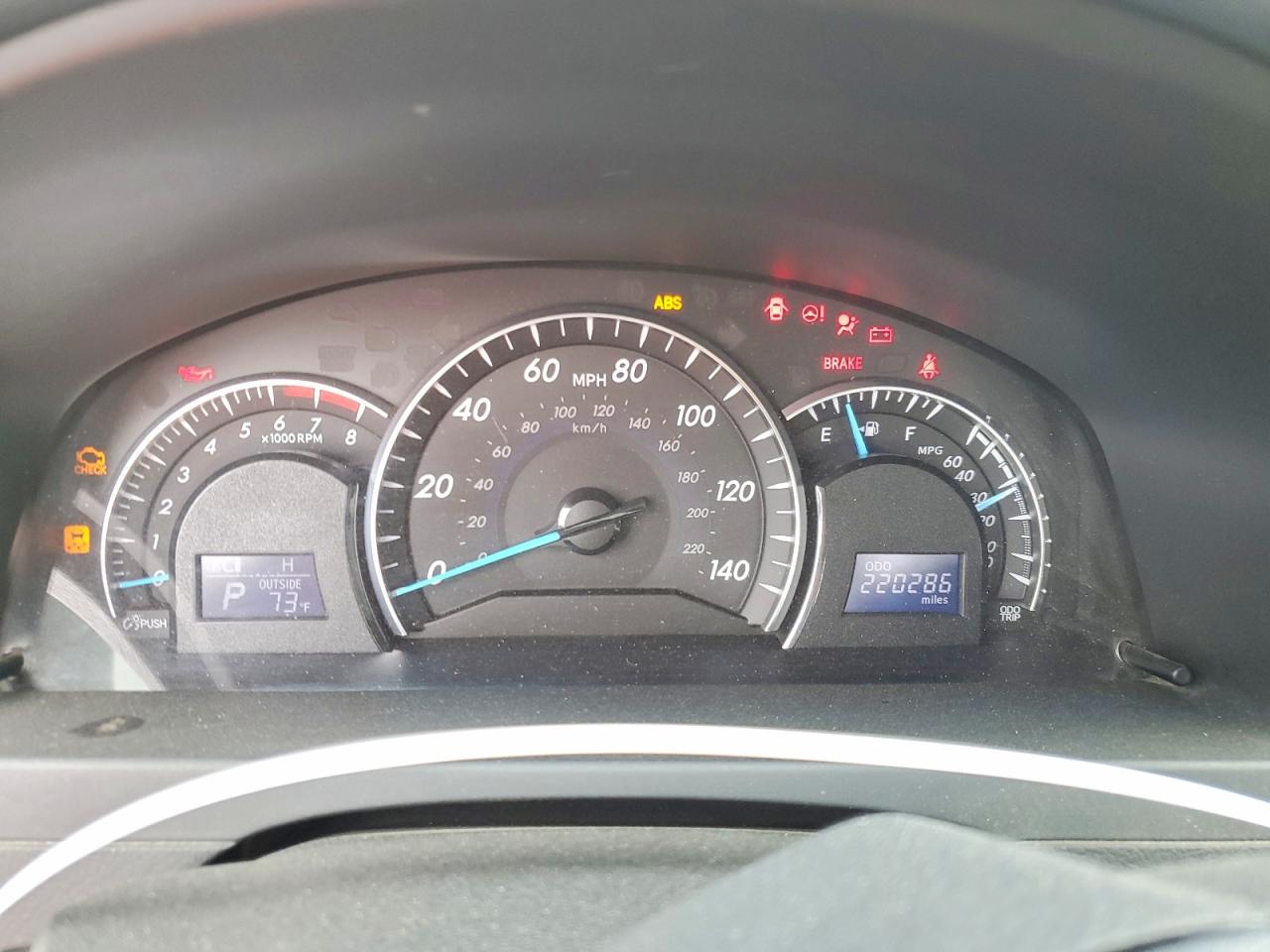 2012 TOYOTA CAMRY XLE photo 17