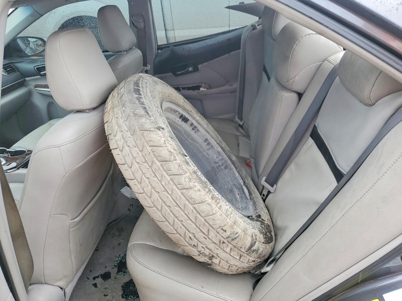 2012 TOYOTA CAMRY XLE photo 19