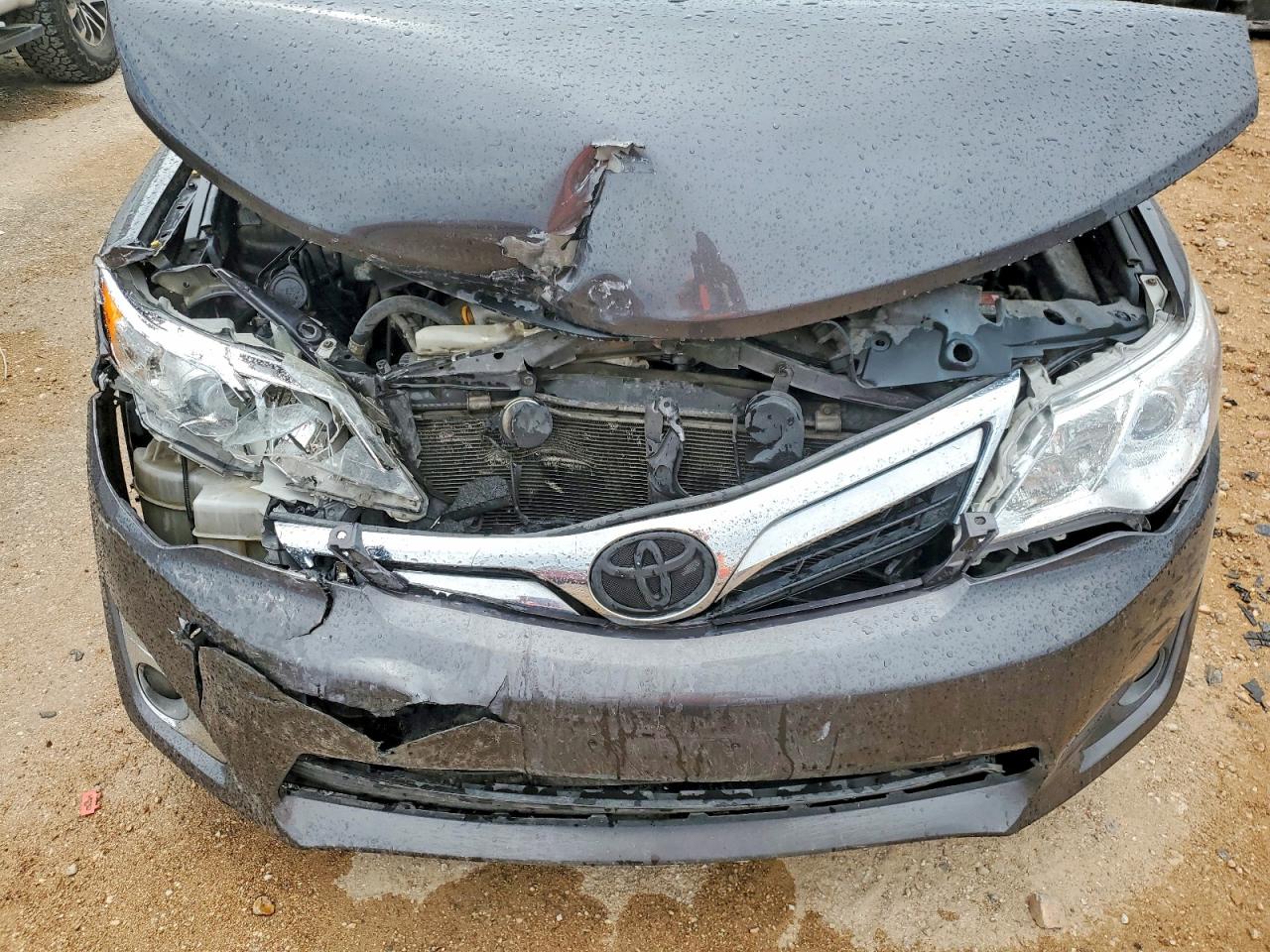 2012 TOYOTA CAMRY XLE photo 21