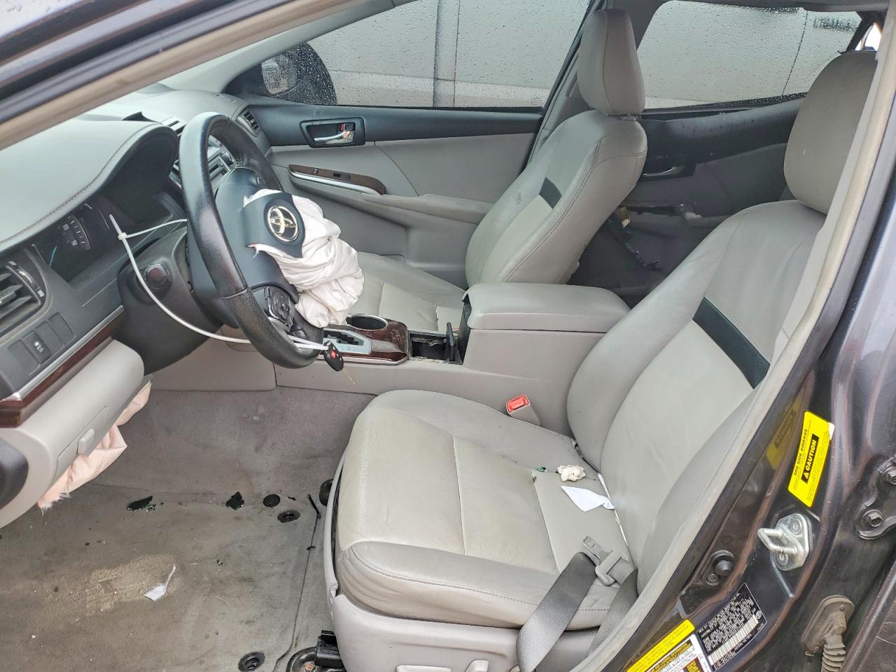 2012 TOYOTA CAMRY XLE photo 13