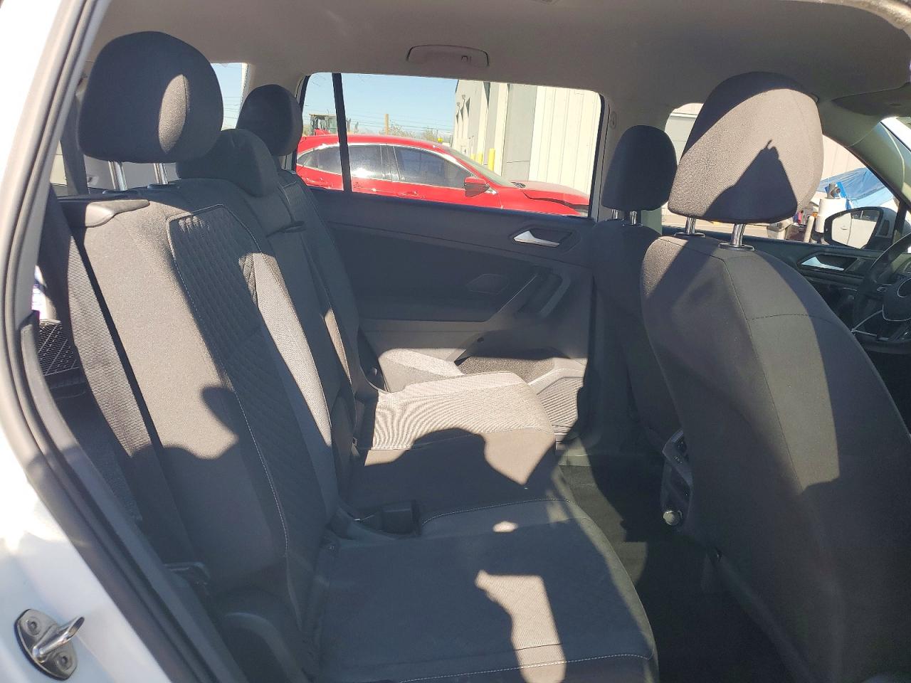 2021 VOLKSWAGEN TIGUAN S photo 11