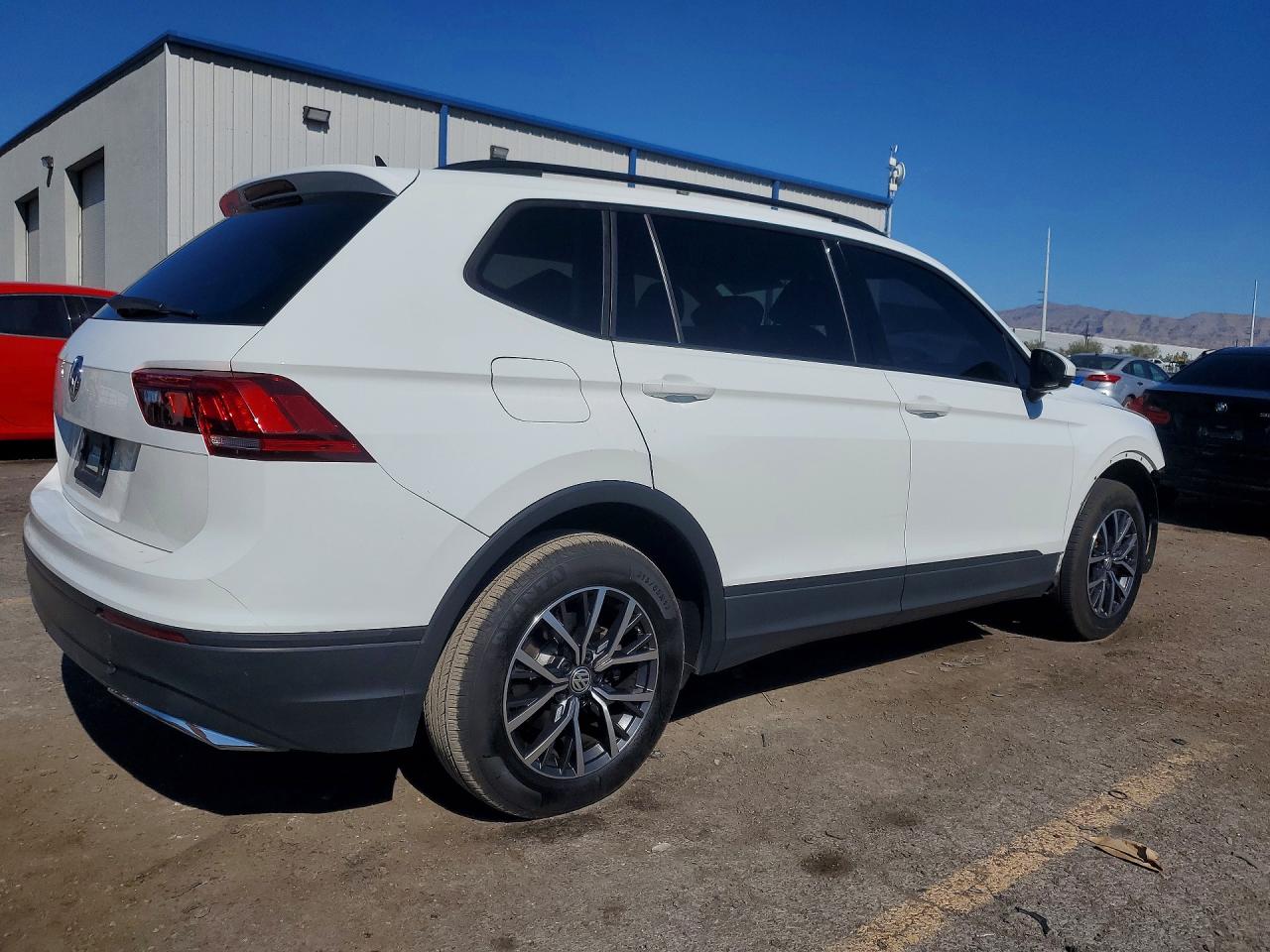 2021 VOLKSWAGEN TIGUAN S photo 3
