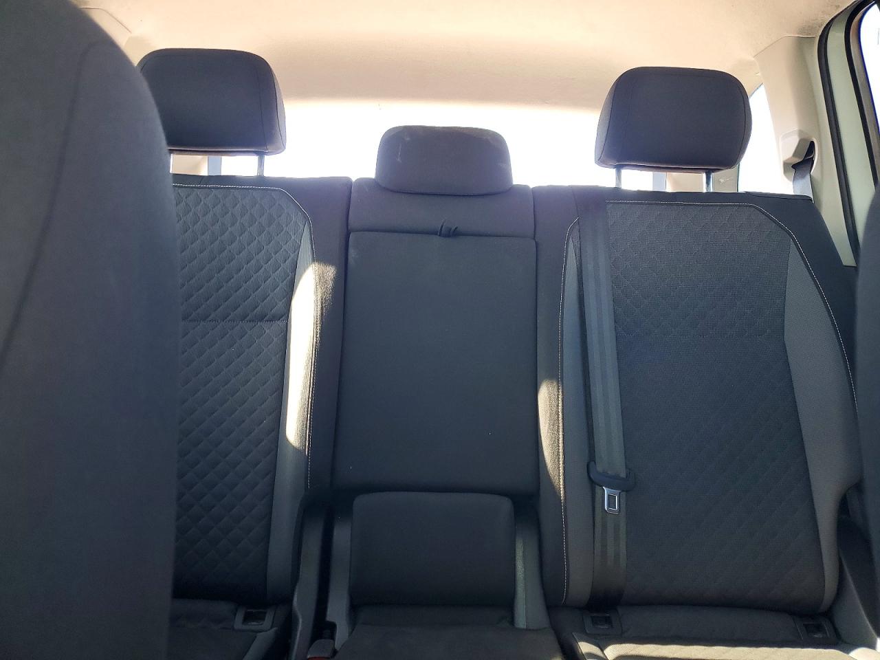 2021 VOLKSWAGEN TIGUAN S photo 10