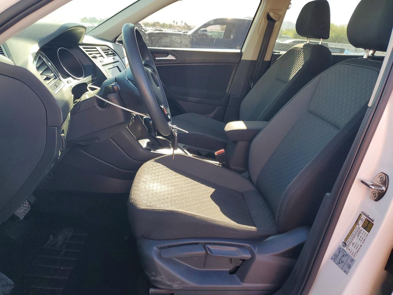2021 VOLKSWAGEN TIGUAN S photo 7
