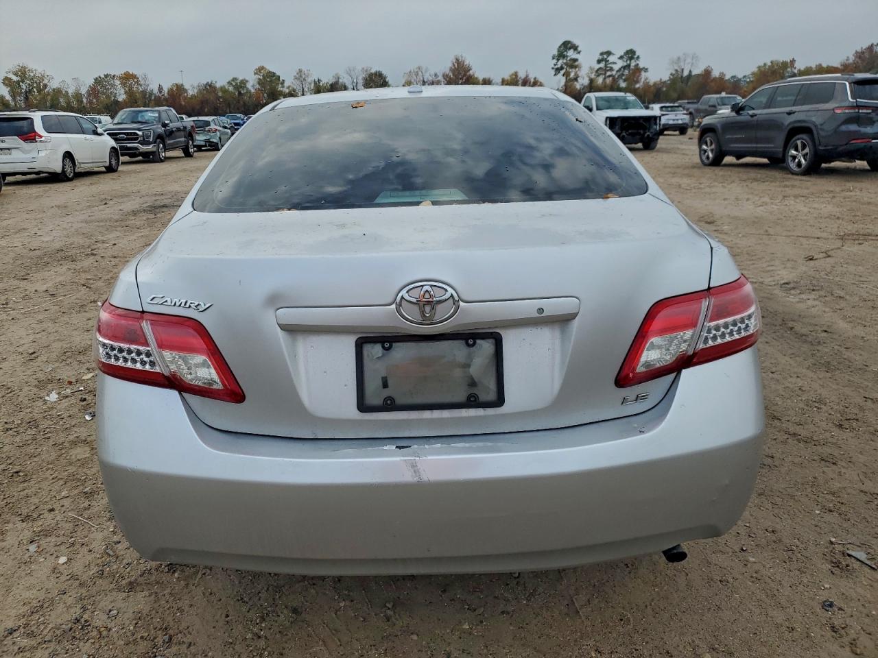 2011 TOYOTA CAMRY photo 16