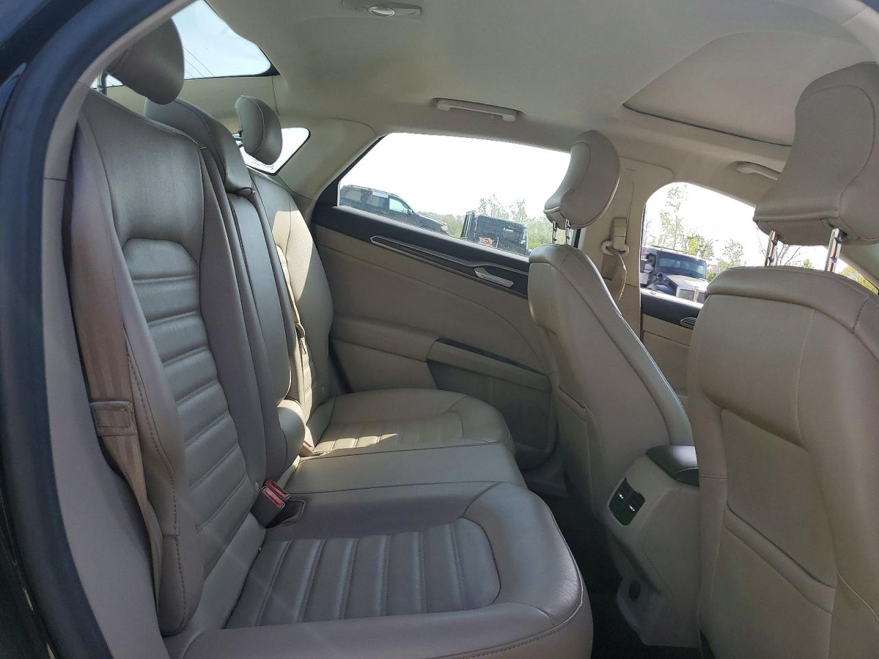 2017 FORD FUSION SE photo 19