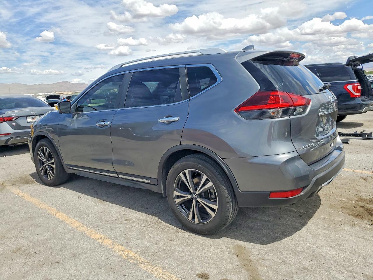 2018 NISSAN ROGUE SL photo 2