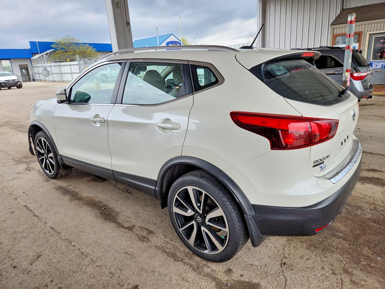 2018 NISSAN ROGUE SPORT SL photo 3