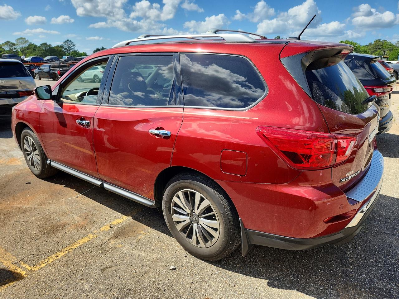 2017 NISSAN PATHFINDER SL photo 3