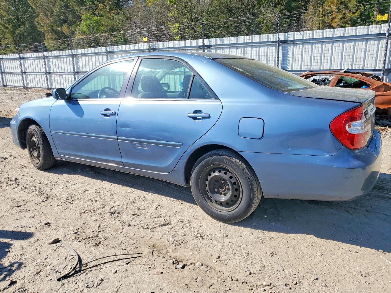 2002 TOYOTA CAMRY LE photo 4
