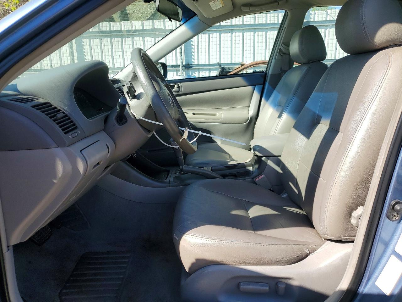 2002 TOYOTA CAMRY LE photo 19