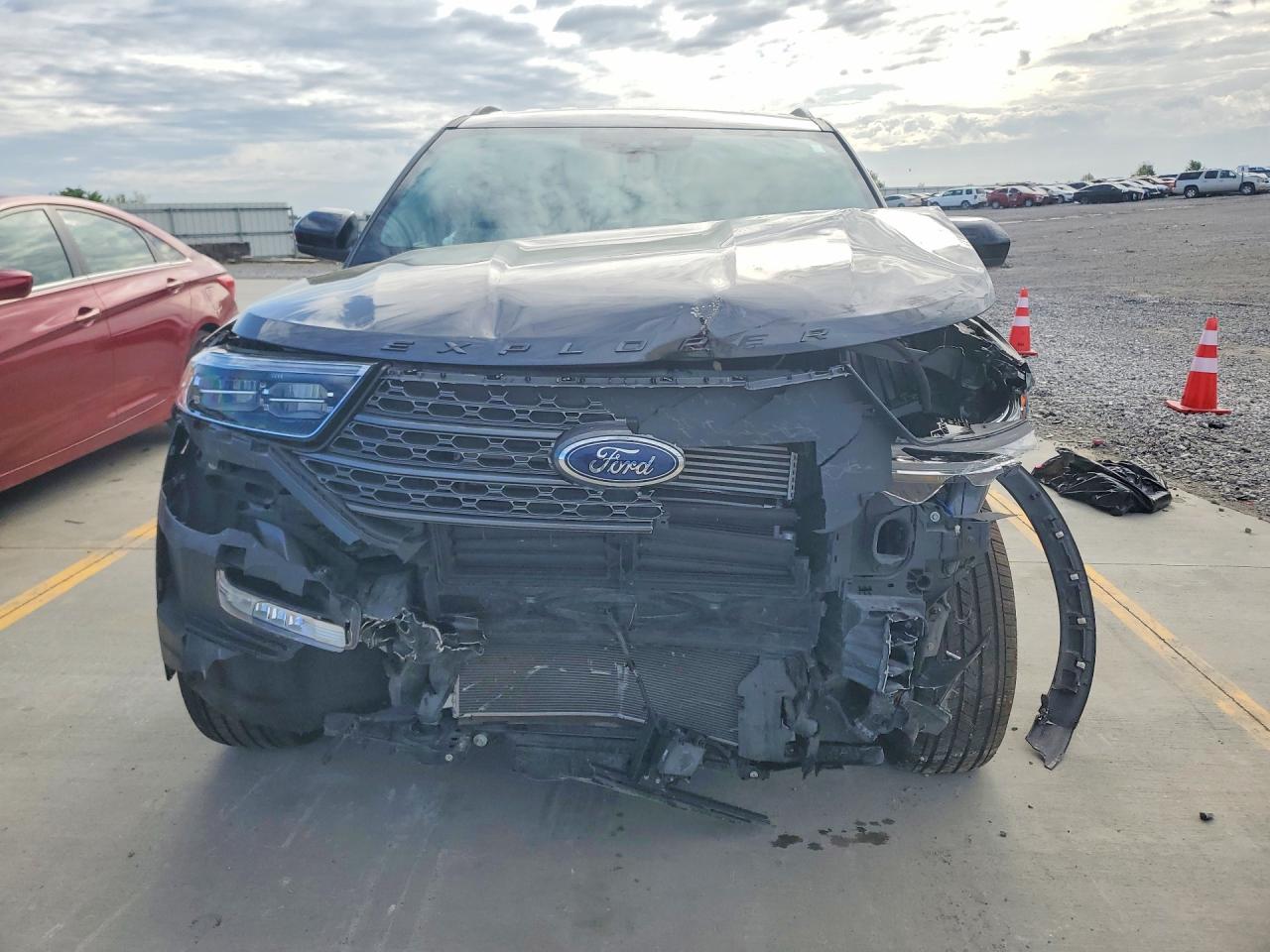 2023 FORD EXPLORER XLT photo 9