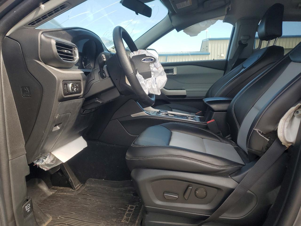 2023 FORD EXPLORER XLT photo 13