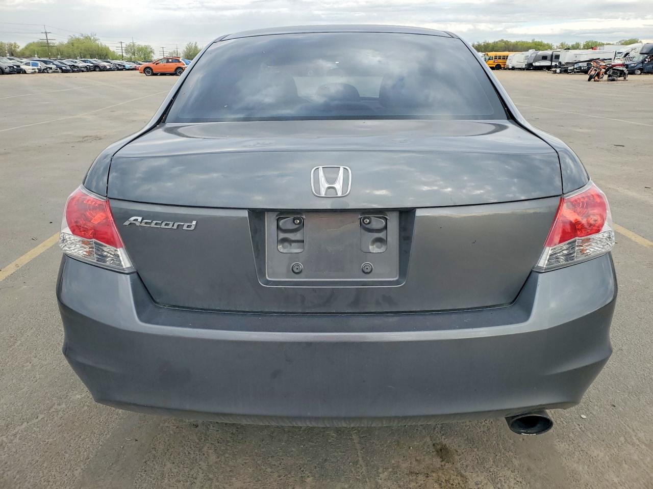 2010 HONDA ACCORD LXP photo 11