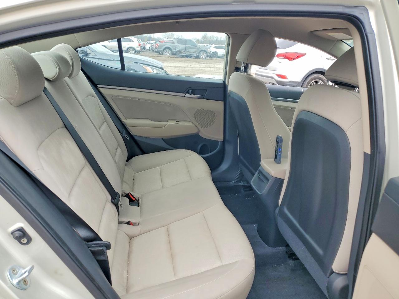 2017 HYUNDAI ELANTRA SE photo 10