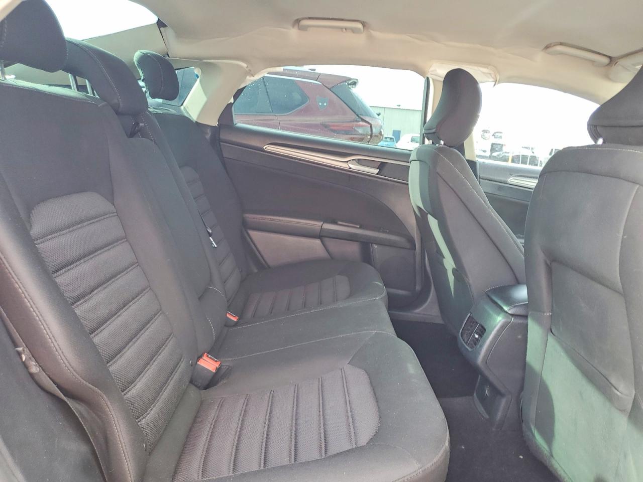 2017 FORD FUSION SE photo 28