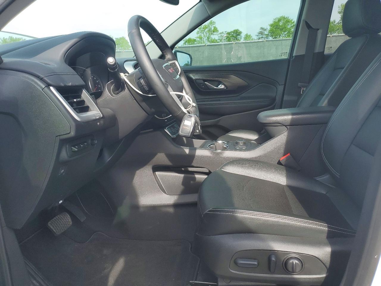 2024 GMC TERRAIN SLT photo 13
