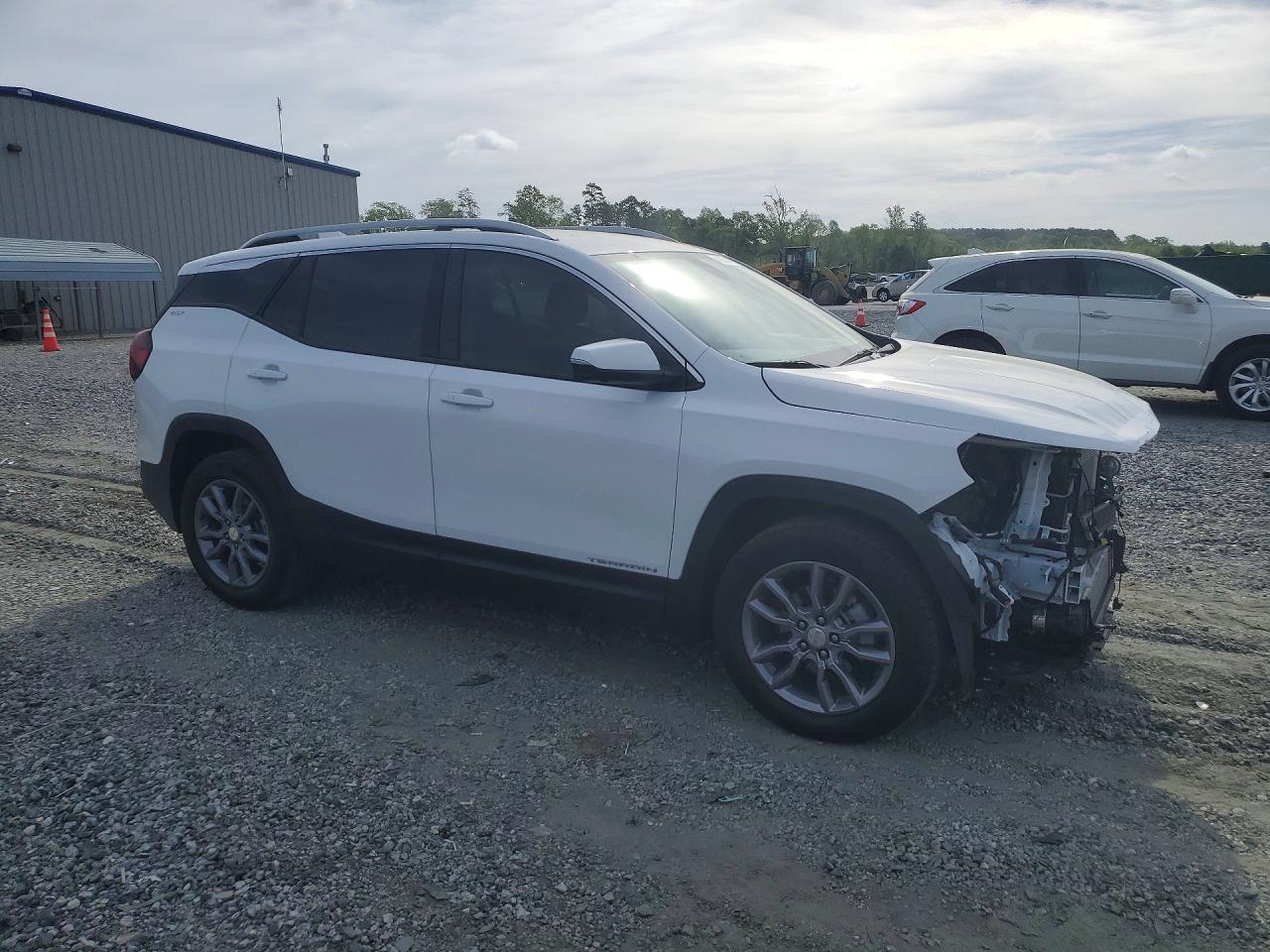2024 GMC TERRAIN SLT photo 7