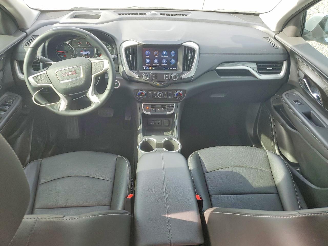 2024 GMC TERRAIN SLT photo 15
