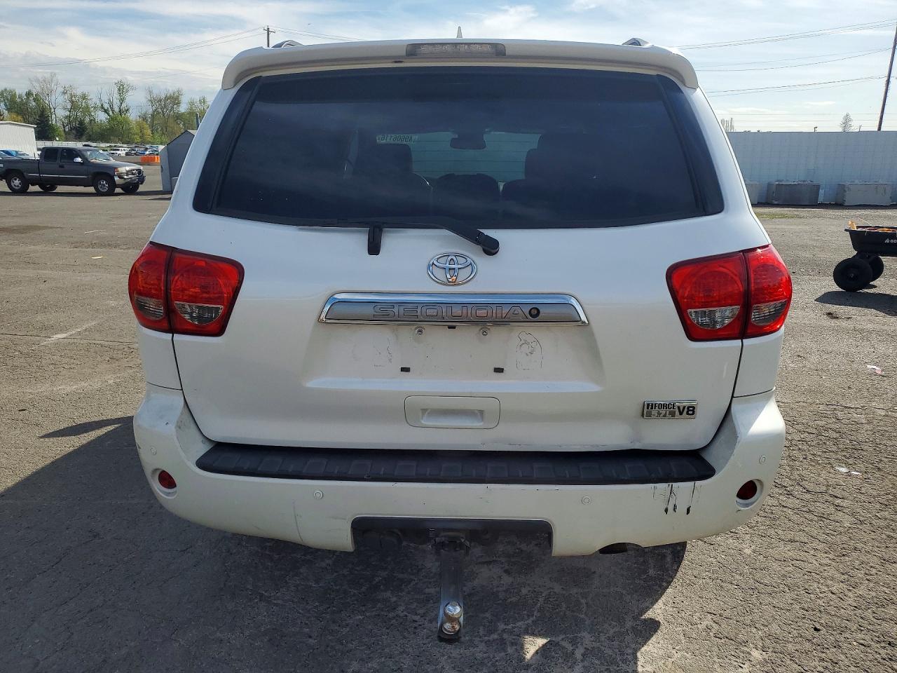 2016 TOYOTA SEQUOIA PLATINUM photo 16