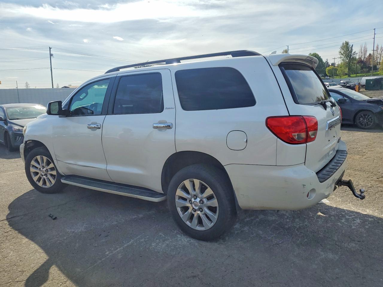 2016 TOYOTA SEQUOIA PLATINUM photo 4