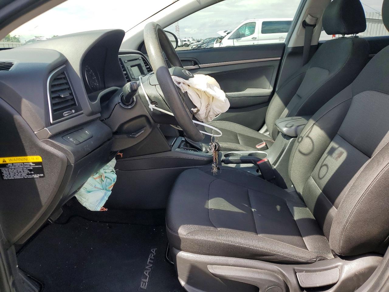 2017 HYUNDAI ELANTRA photo 7