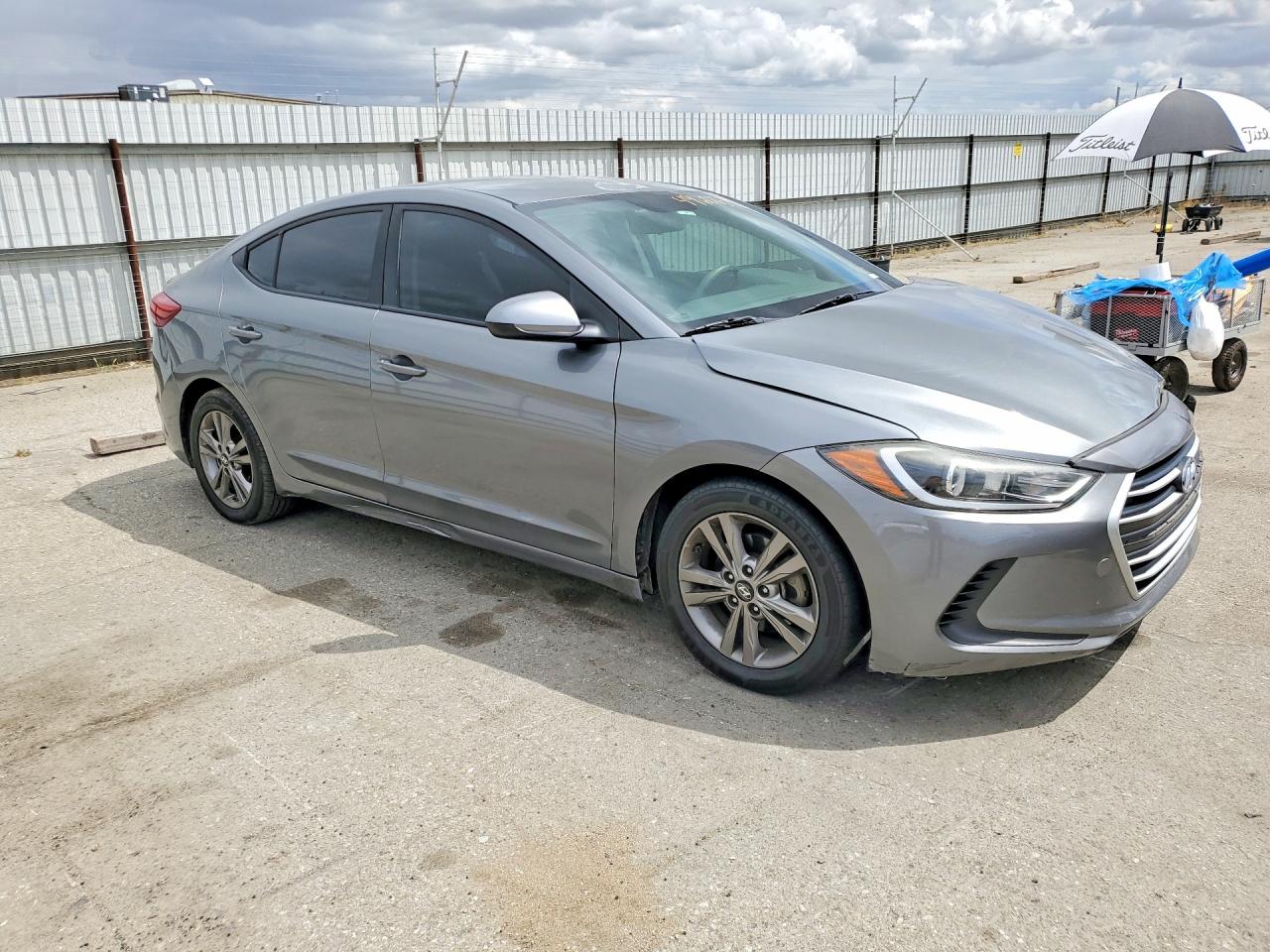 2017 HYUNDAI ELANTRA photo 4