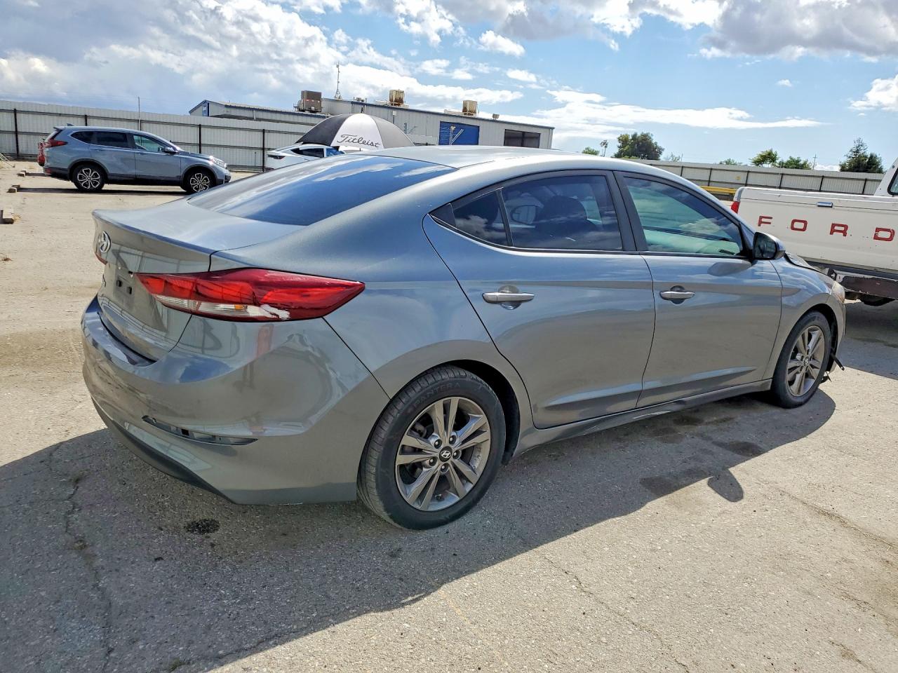2017 HYUNDAI ELANTRA photo 3