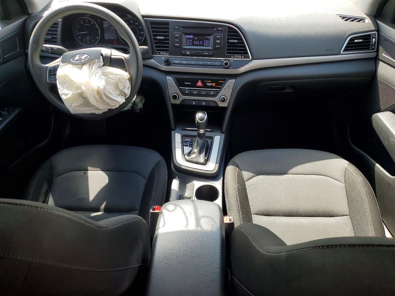 2017 HYUNDAI ELANTRA photo 8