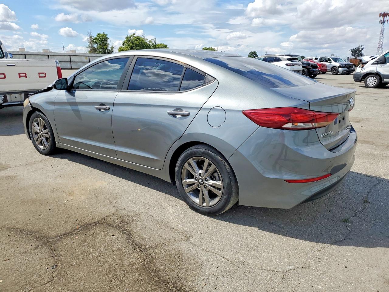 2017 HYUNDAI ELANTRA photo 2