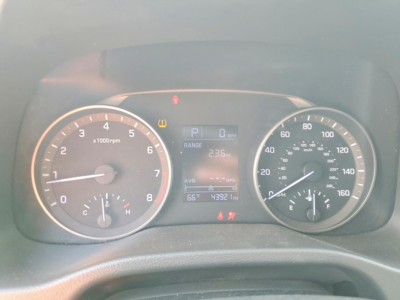 2017 HYUNDAI ELANTRA photo 9