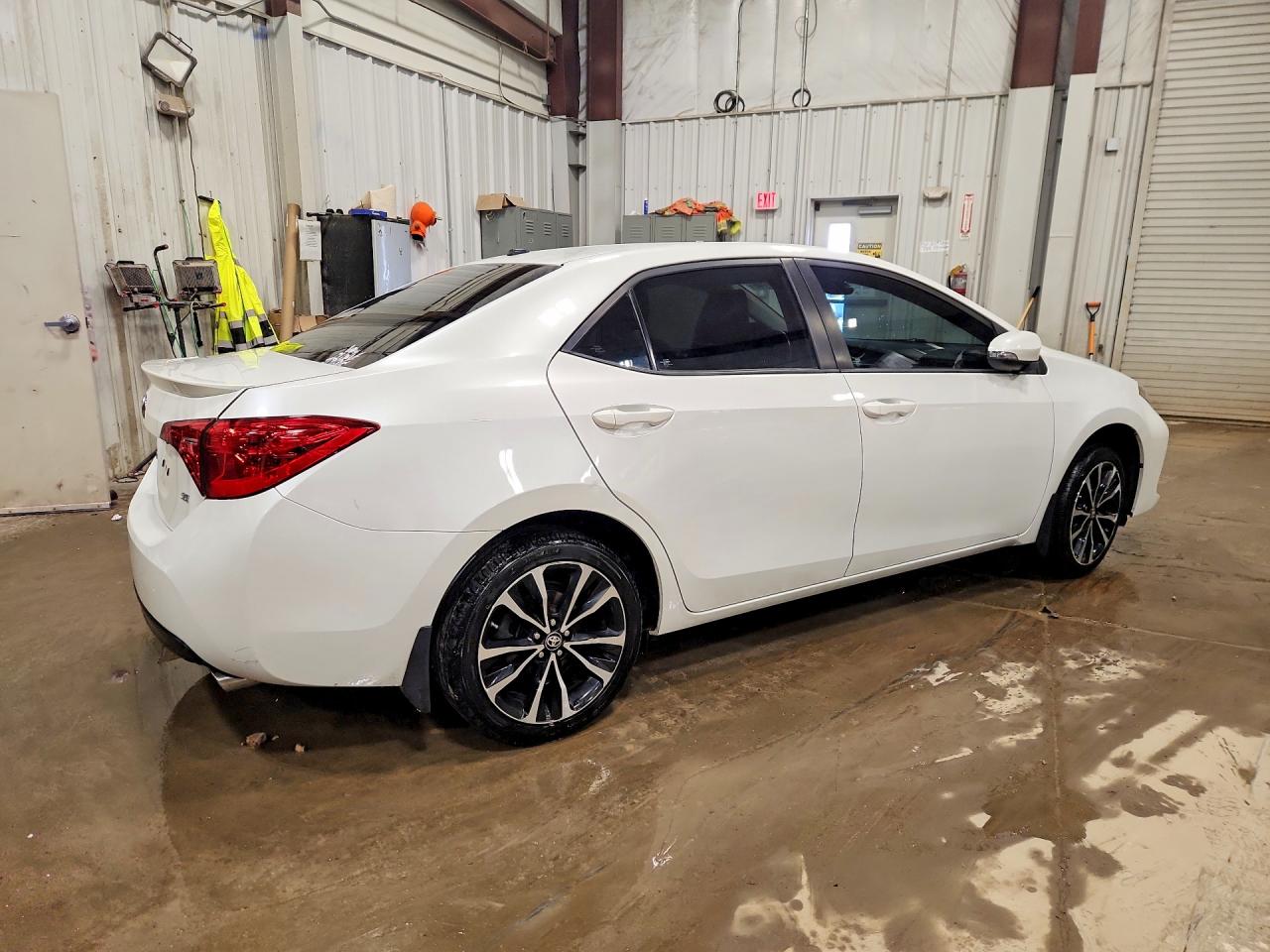 2017 TOYOTA COROLLA SE photo 5