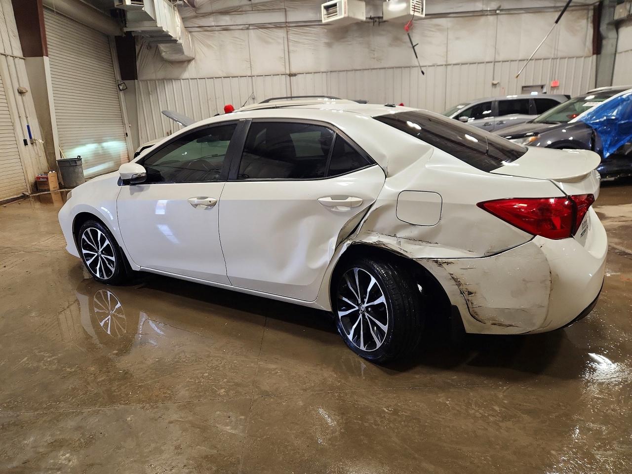 2017 TOYOTA COROLLA SE photo 3