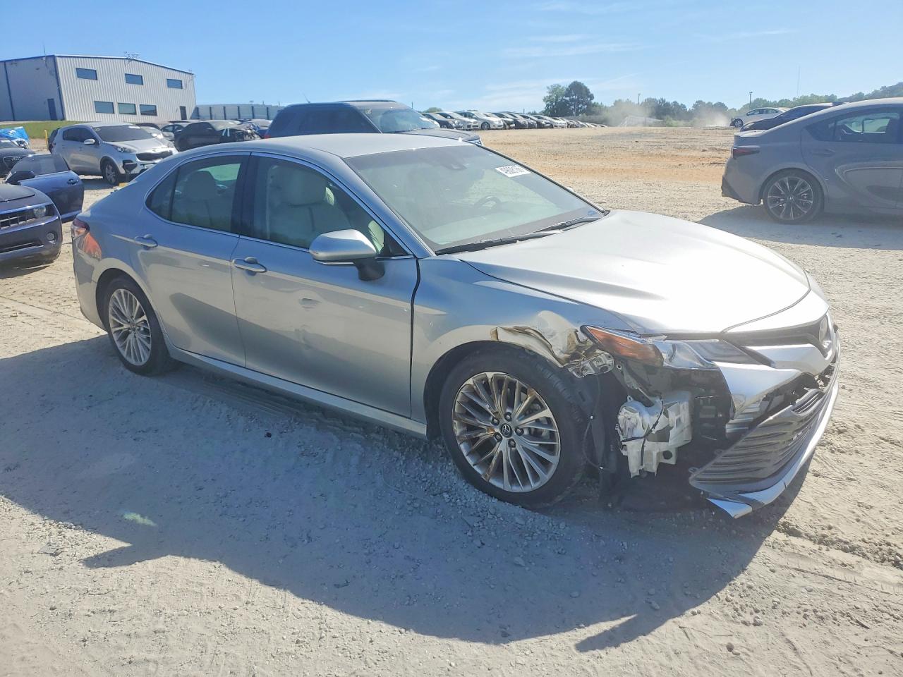 2018 TOYOTA CAMRY XLE photo 4