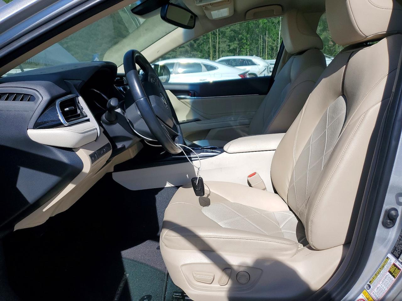 2018 TOYOTA CAMRY XLE photo 7