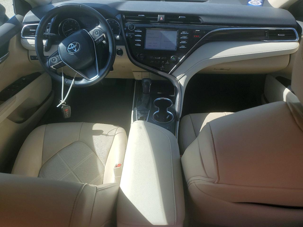 2018 TOYOTA CAMRY XLE photo 8