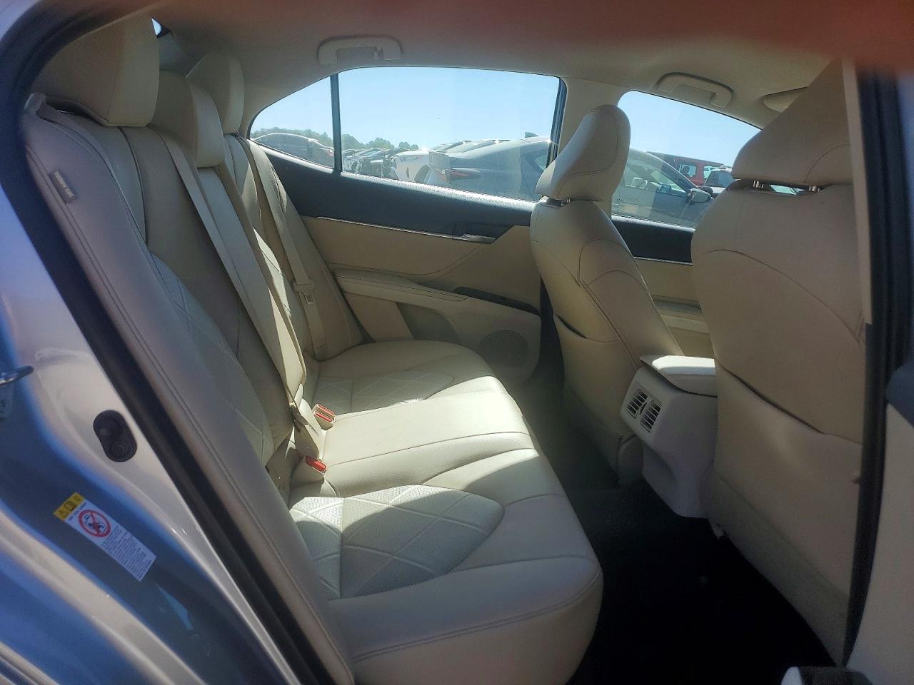 2018 TOYOTA CAMRY XLE photo 10