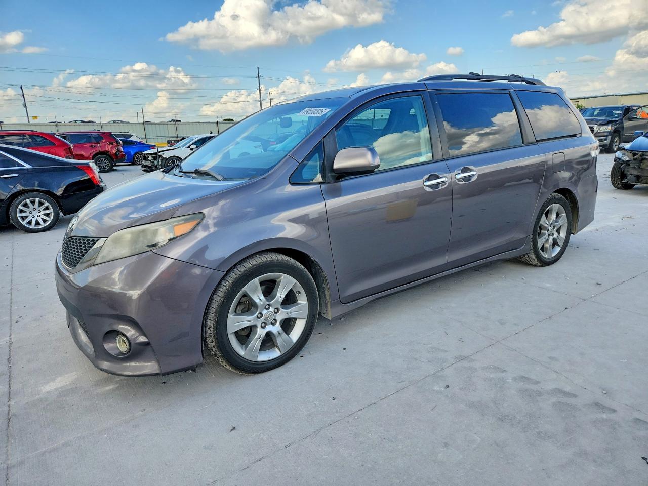 2013 TOYOTA SIENNA