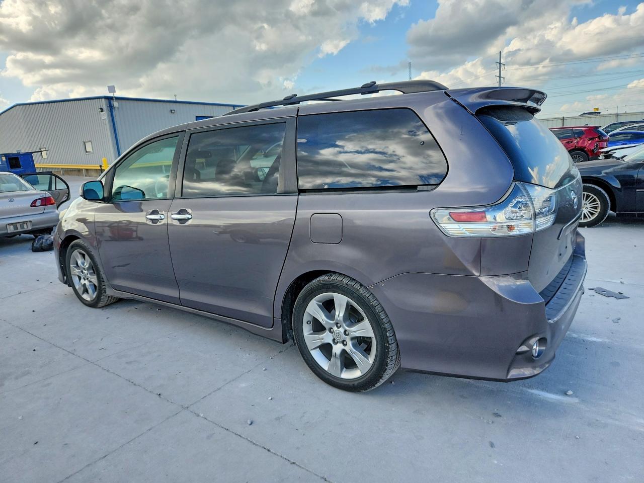 2013 TOYOTA SIENNA SPORT photo 4
