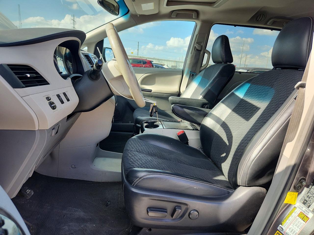 2013 TOYOTA SIENNA SPORT photo 19