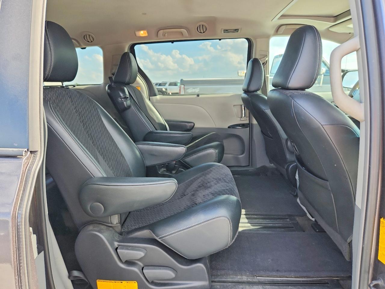 2013 TOYOTA SIENNA SPORT photo 31