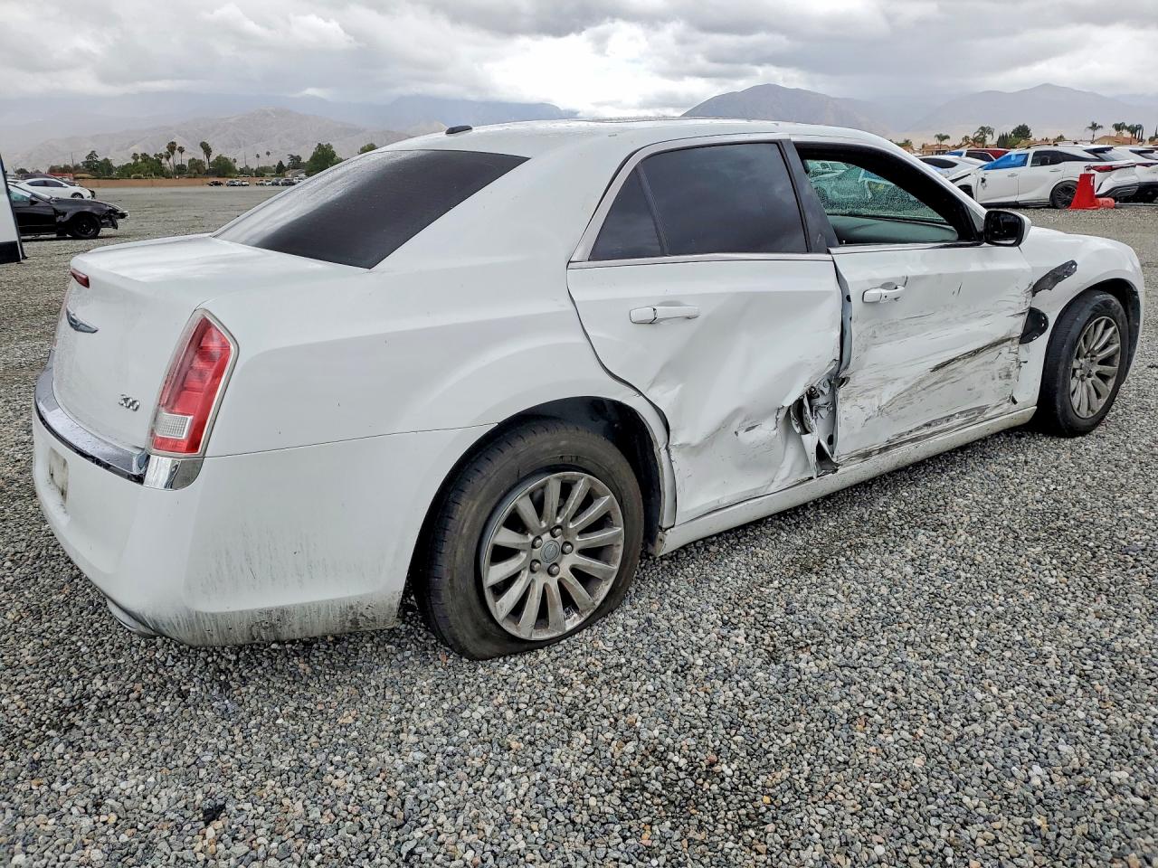 2014 CHRYSLER 300 photo 7